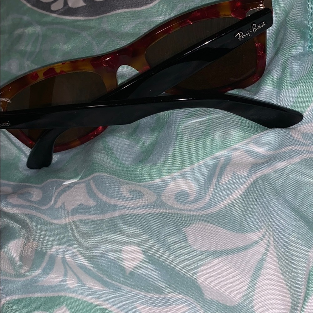 Ray-Ban Sunglasses 🕶 - Picture 4 of 4